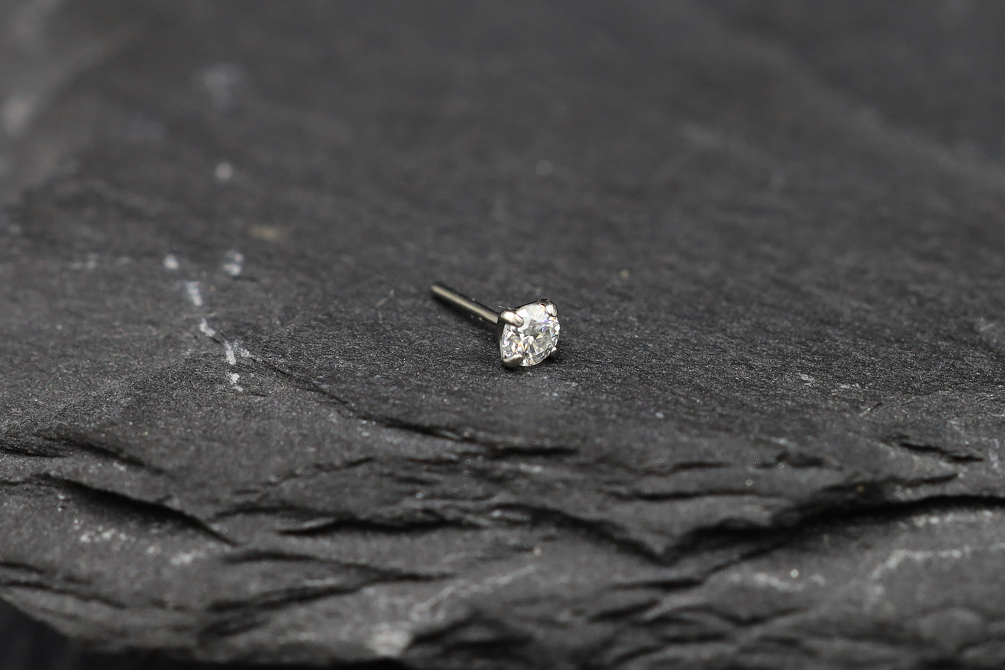 Round Prong-set Moissanite Titanium Threadless Nose Stud