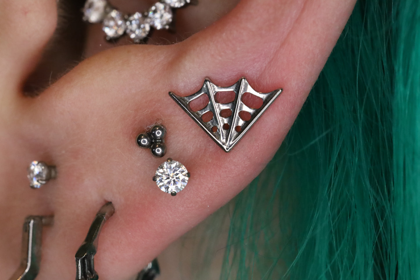 Round Prong-set Moissanite Titanium Threadless Earring