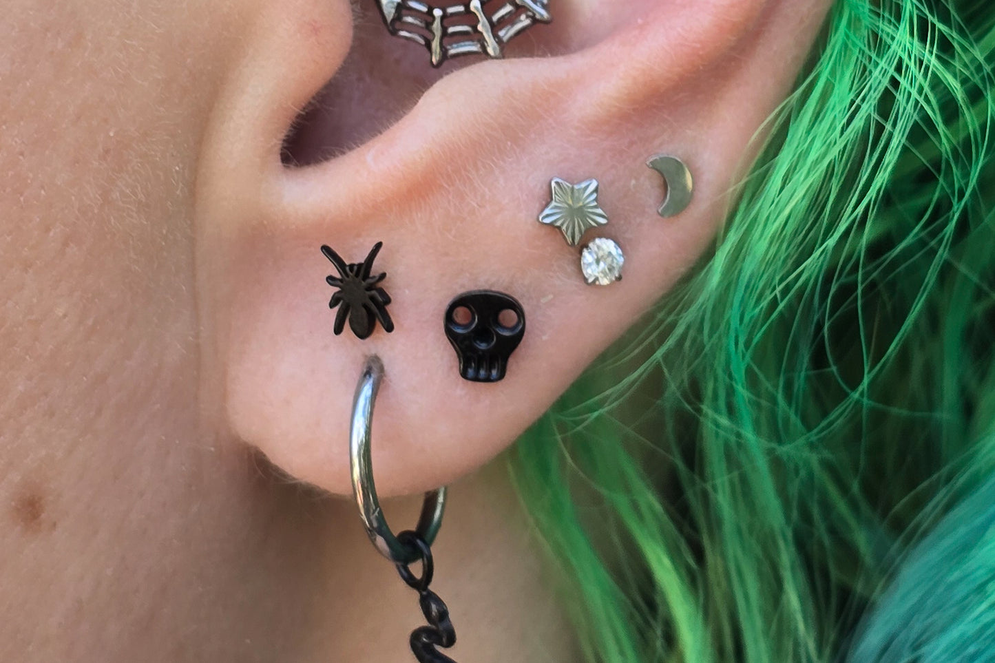 Black Skull Face Titanium Threadless Earring