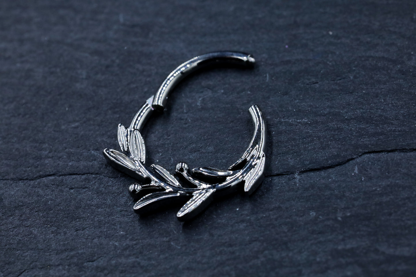 Leaves Forward Facing Hoop
