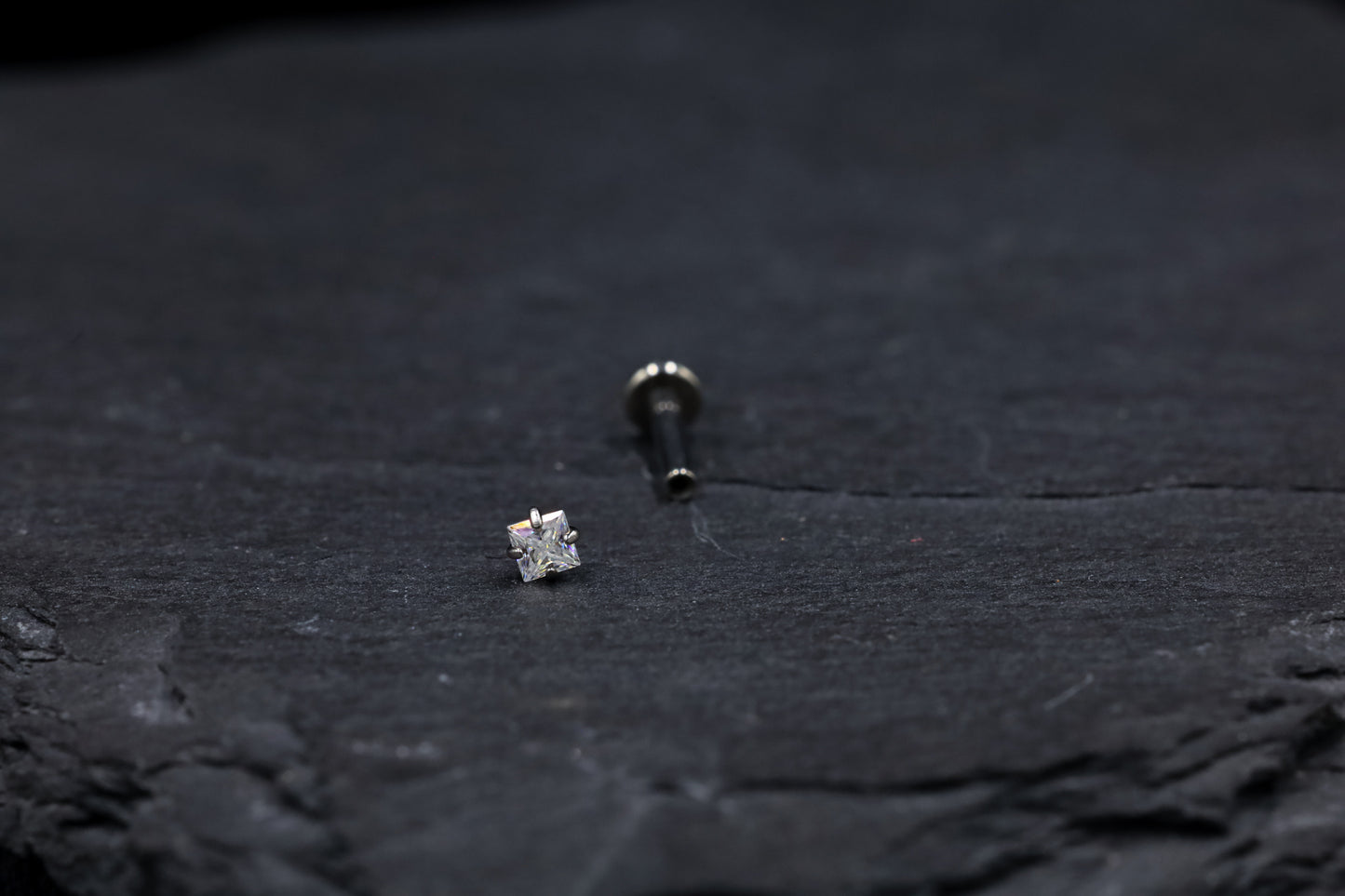 Square Prong-set Moissanite Titanium Threadless Earring