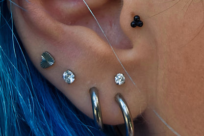 Round Prong-set Moissanite Titanium Threadless Earring