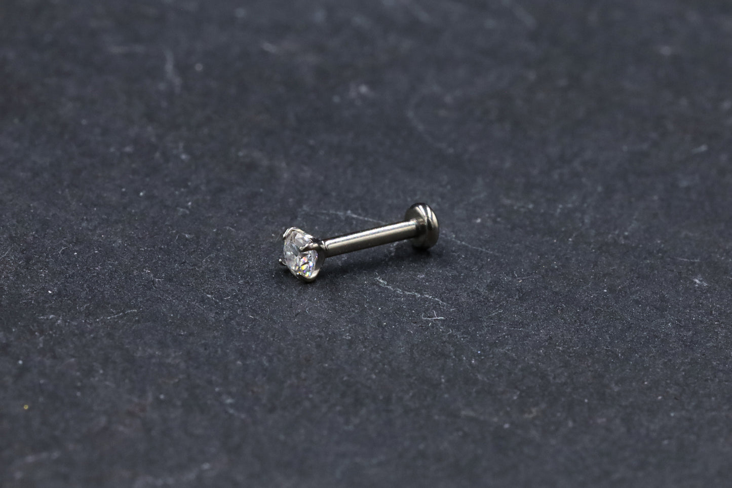 Round Prong-set Moissanite Titanium Threadless Nose Stud